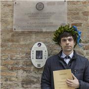 Laureato in giurisprudenza impartisce lezioni di diritto